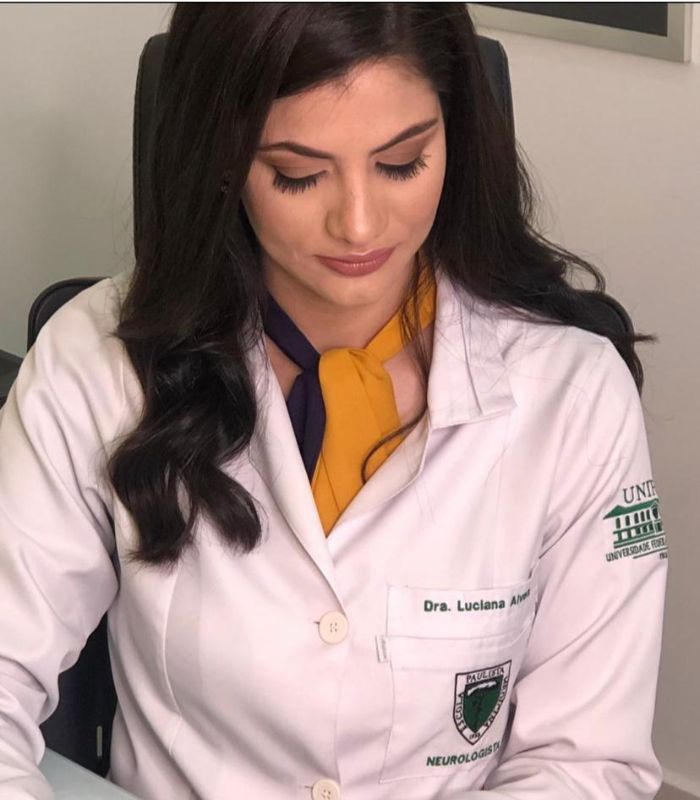 Luciana Alves Neurologista